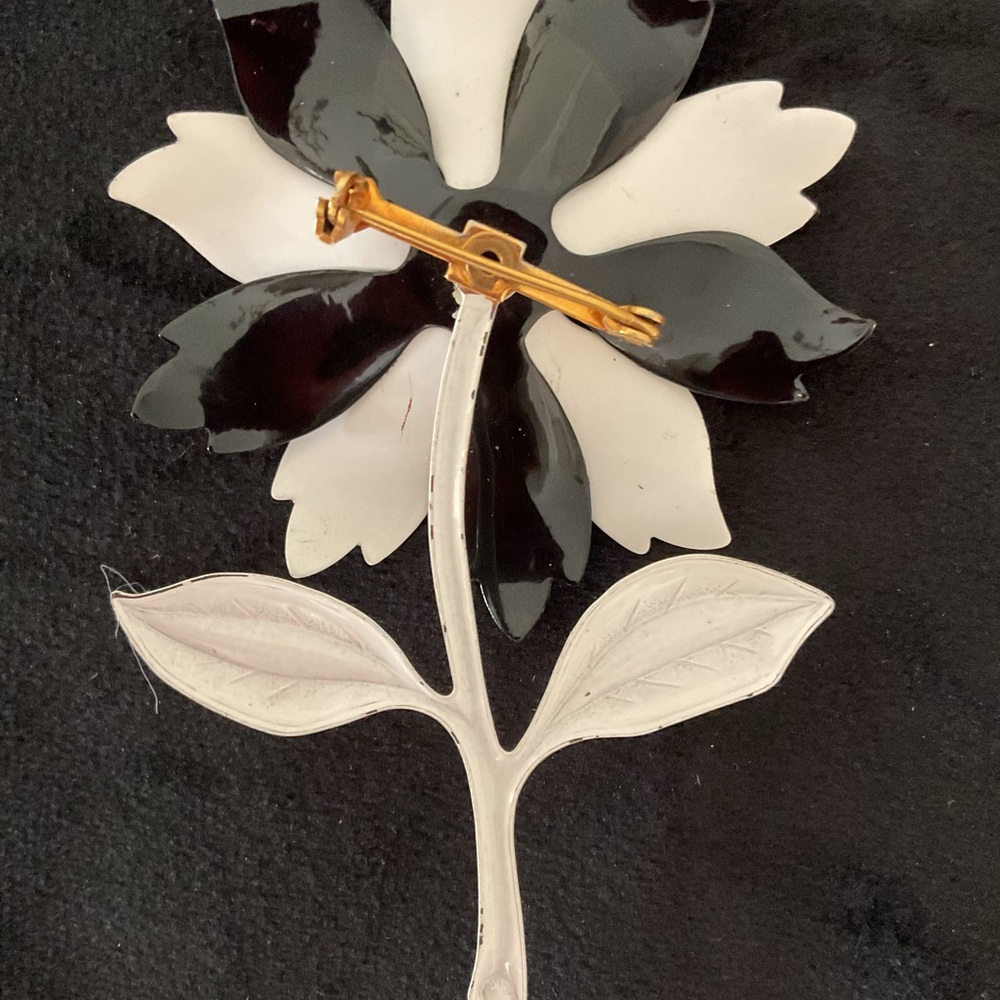 Vintage Black & White Flower Enamel Brooch - Picture 2 of 2